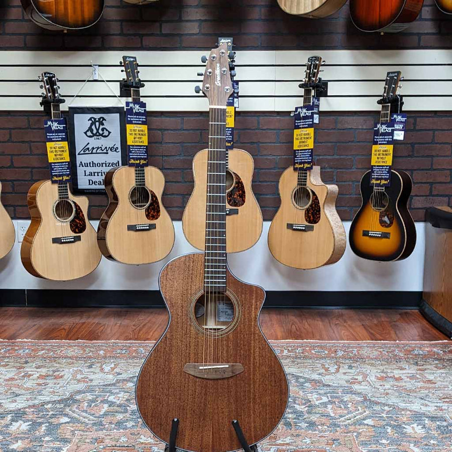 B Stock Breedlove Wildwood Concert Satin CE Acoustic Guitar - Mahogany Stain