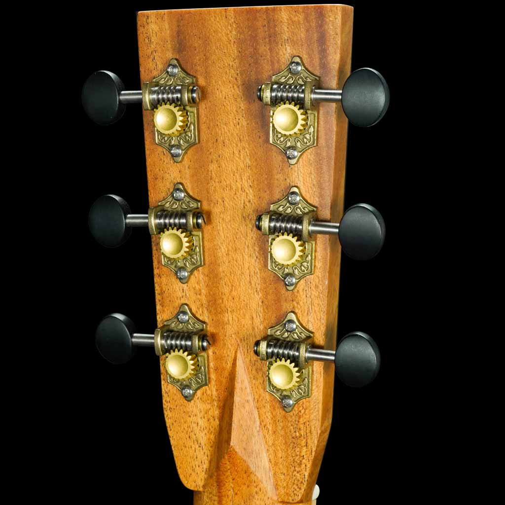 Larrivee Custom D-50 Bearclaw Spruce and Mahogany Traditional Series Acoustic Guitar