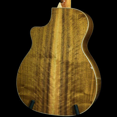 Larrivee Custom OMV-09 Sitka Spruce/Walnut Acoustic Guitar
