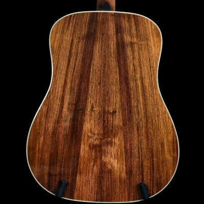 Taylor Gold Label 810e Sitka Spruce and Honduran Rosewood Deep Body Dreadnought Acoustic Guitar