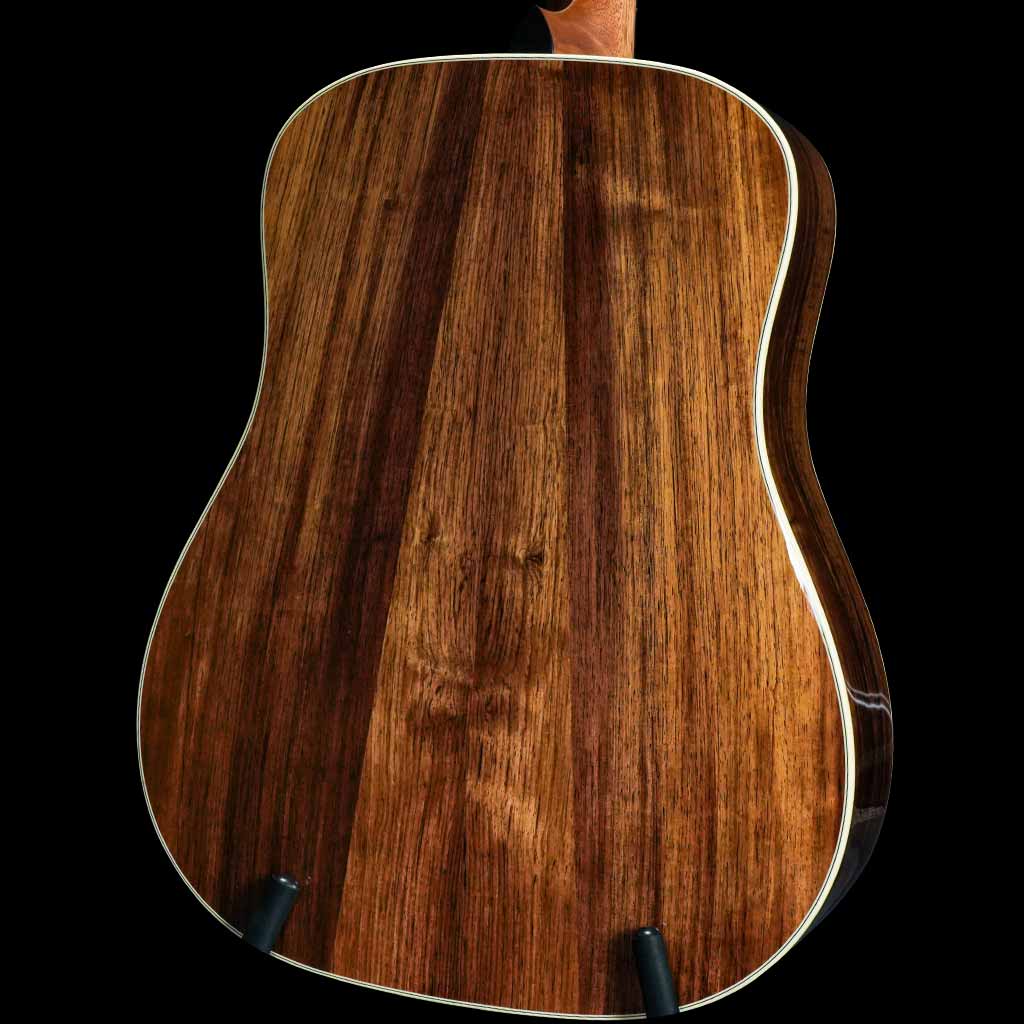 Taylor Gold Label 810e Sitka Spruce and Honduran Rosewood Deep Body Dreadnought Acoustic Guitar