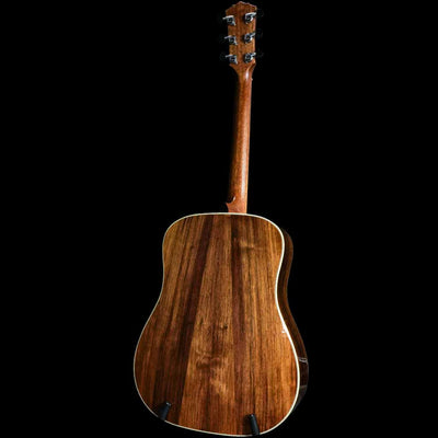 Taylor Gold Label 810e Sitka Spruce and Honduran Rosewood Deep Body Dreadnought Acoustic Guitar