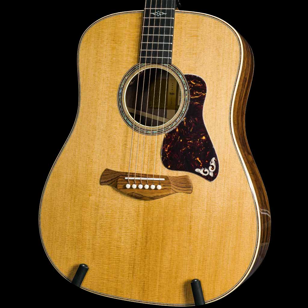 Taylor Gold Label 810e Sitka Spruce and Honduran Rosewood Deep Body Dreadnought Acoustic Guitar