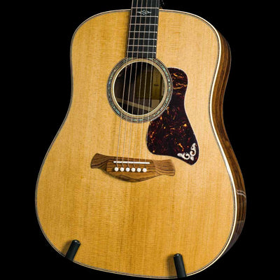 Taylor Gold Label 810e Sitka Spruce and Honduran Rosewood Deep Body Dreadnought Acoustic Guitar