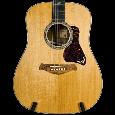 Taylor Gold Label 810e Sitka Spruce and Honduran Rosewood Deep Body Dreadnought Acoustic Guitar