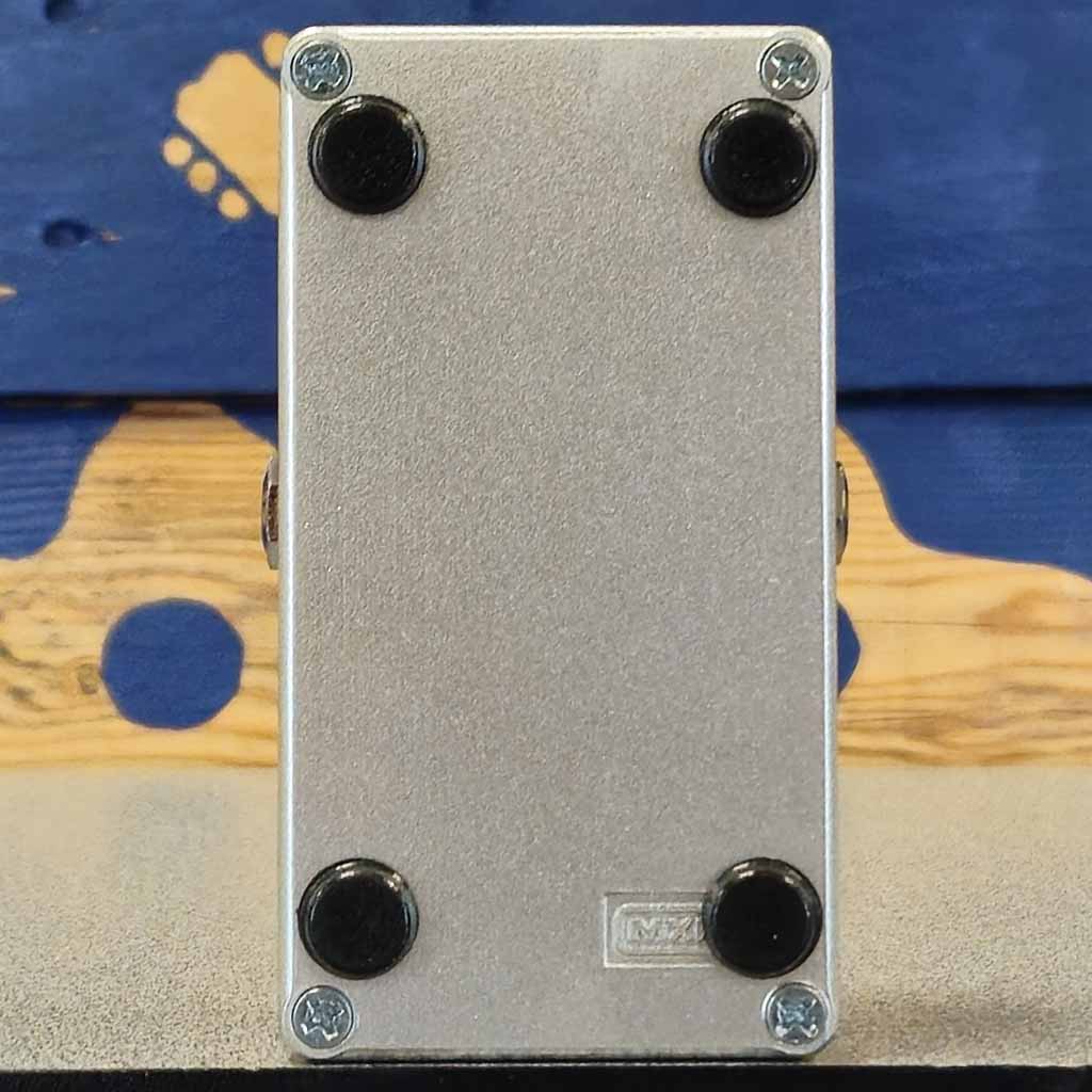 super badass distortion pedal Used MXR M75 Super Badass Distortion Pedal MXR Effects Pedal The MXR M75 Super Badass is an Iconic distortion pedal with a nice range of distortion. Also featuring a 3 band EQ,