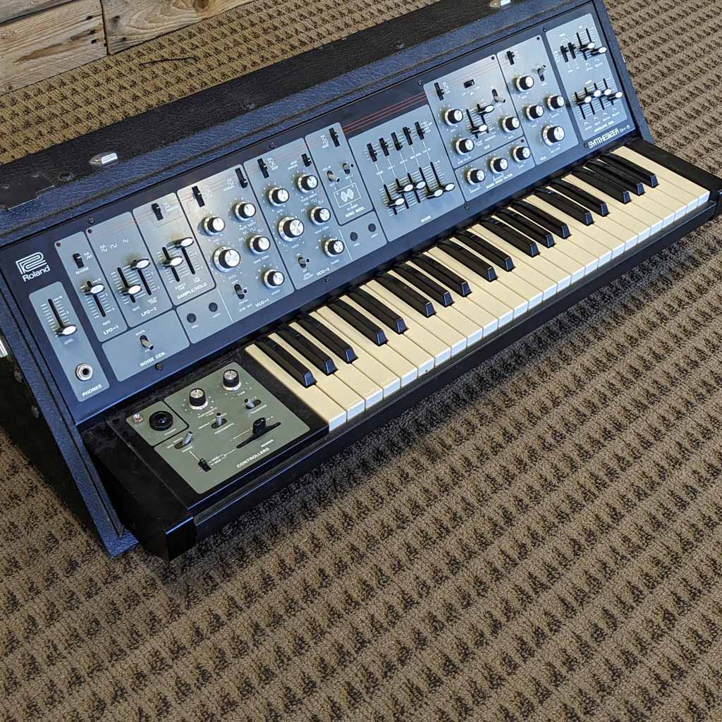Used Roland SH 5 Vintage Monophonic Analog Synthesizer Roland Synthesizer A true gem and rare find the Roland SH 5 is a classic but quite advanced monophonic synthesizer with two of everything you cou...