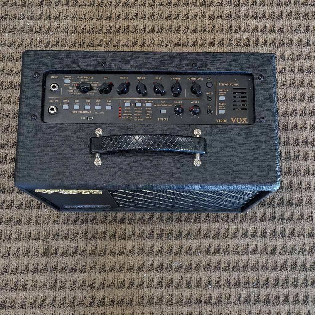 vox vt20x pedal Used VOX VT20x 20 Watt Modeling Amp Vox Electric Guitar Amp Up for sale we are offering this used VOX VT20x 20 watt modeling amp. It's in good condition with minor wear
