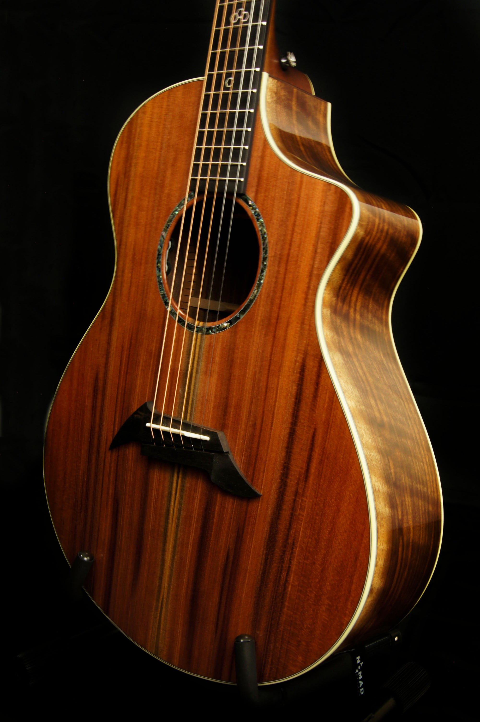 Breedlove Custom Built Sinker Redwood/Walnut Concert CE Acoustic Guitar