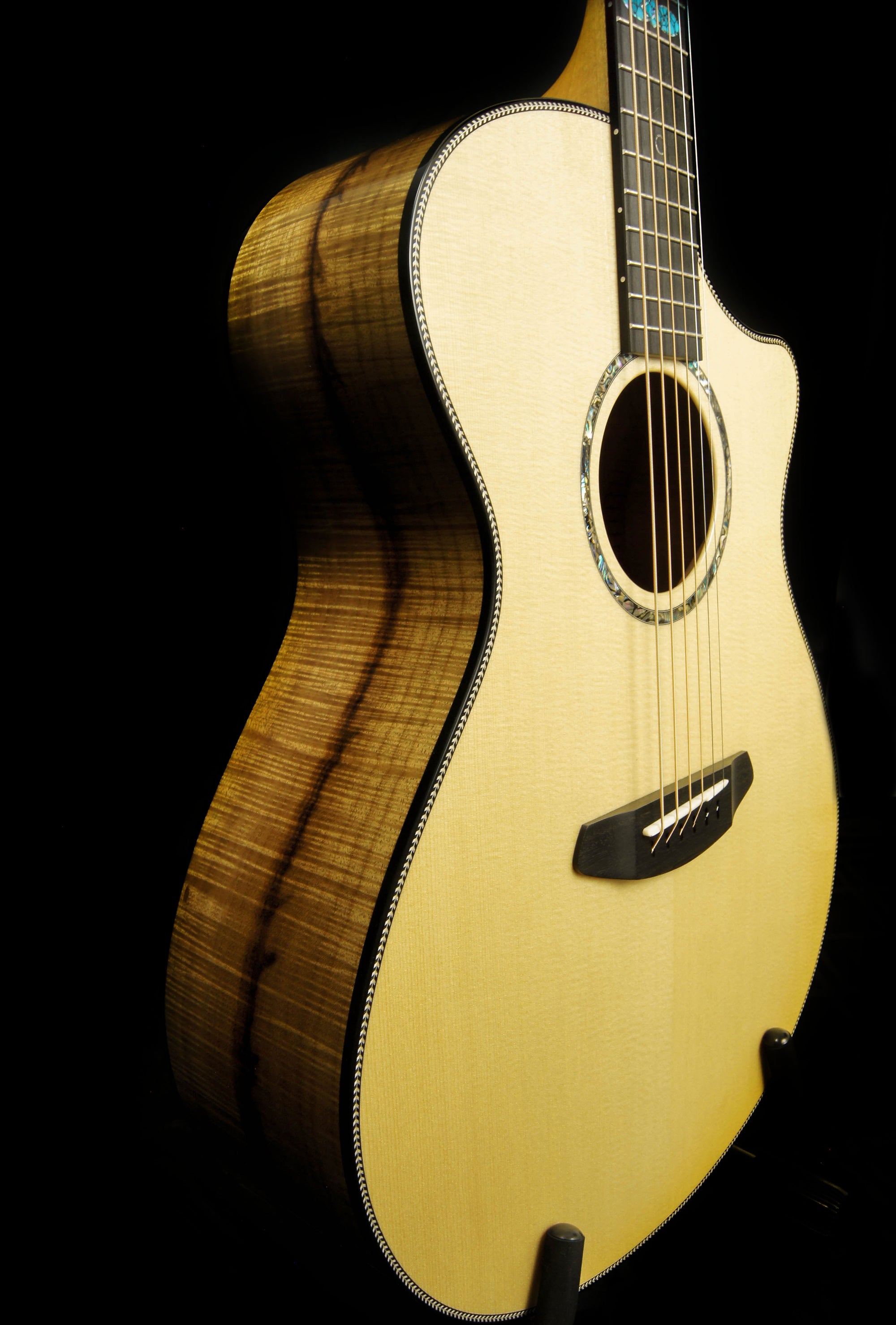 Breedlove Custom Built Sitka Spruce/Myrtlewood Concerto CE Acoustic Electric Guitar