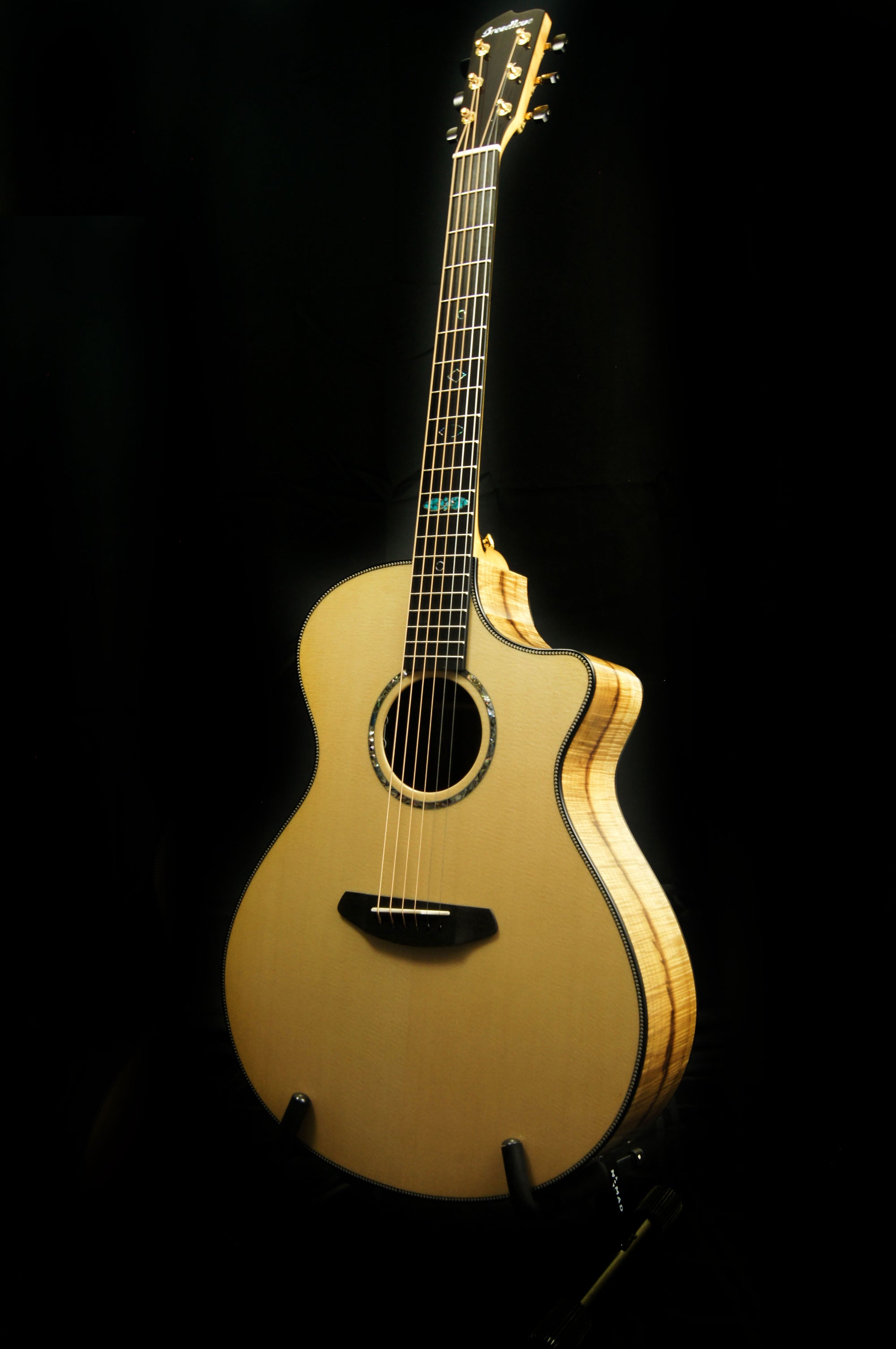 Breedlove Custom Built Sitka Spruce/Myrtlewood Concerto CE Acoustic Electric Guitar