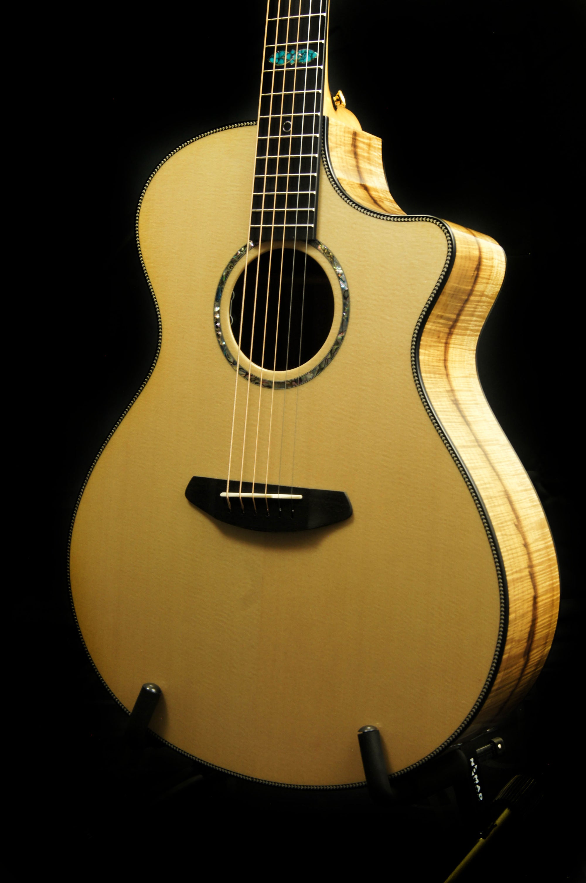 Breedlove Custom Built Sitka Spruce/Myrtlewood Concerto CE Acoustic Electric Guitar