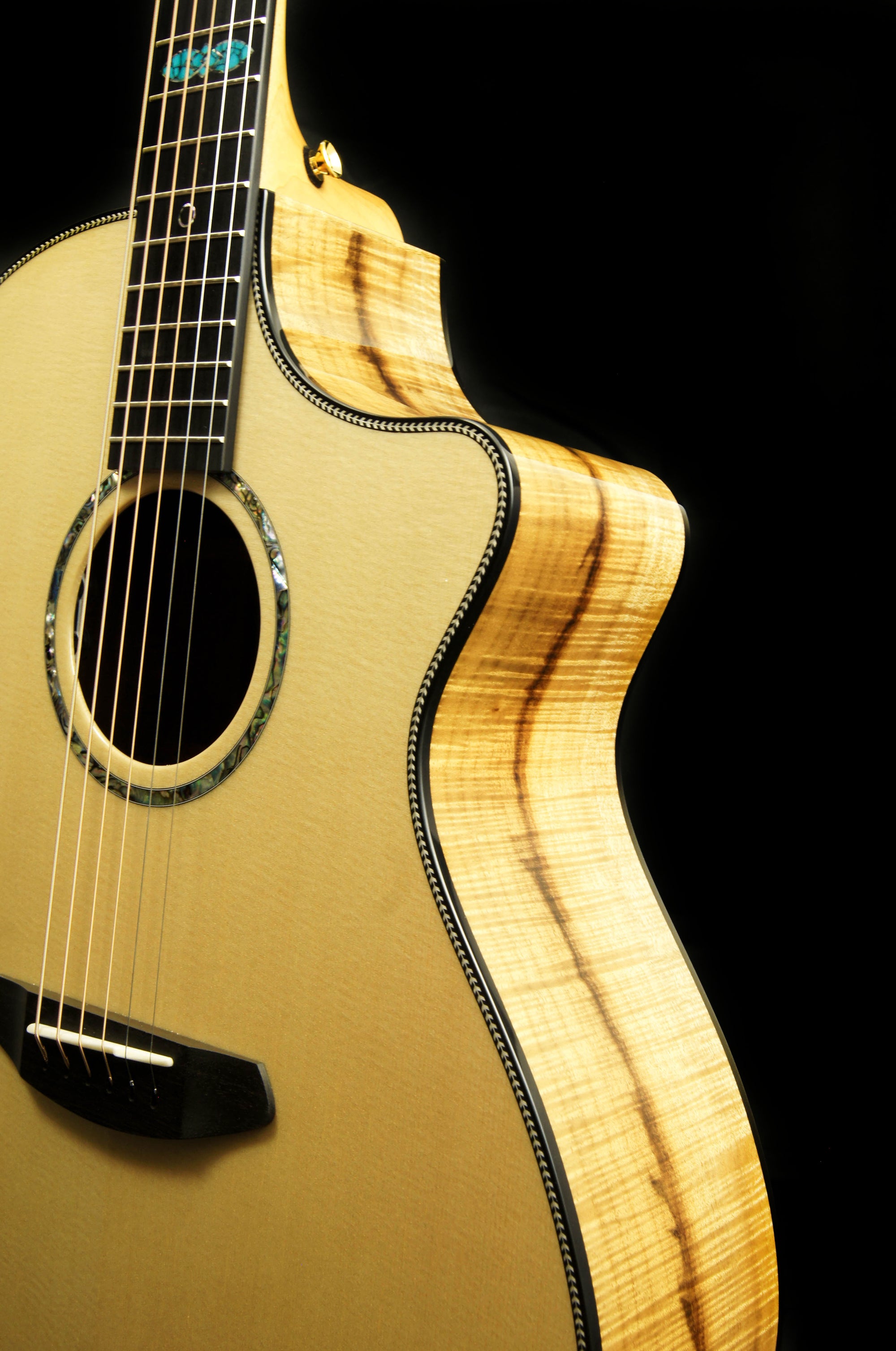 Breedlove Custom Built Sitka Spruce/Myrtlewood Concerto CE Acoustic Electric Guitar