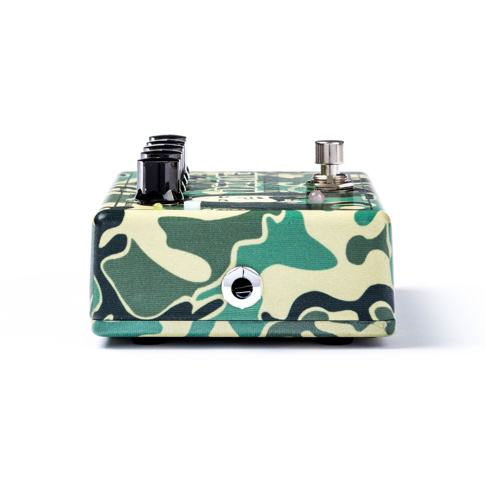 MXR Dimebag Darrel Dime Distortion Pedal DD11 MXR Effects Pedal The DD11 Dime Distortion delivers a heavy, aggressive, razor-sharp tone that rages with distortion but remains tight and focused enough to keep