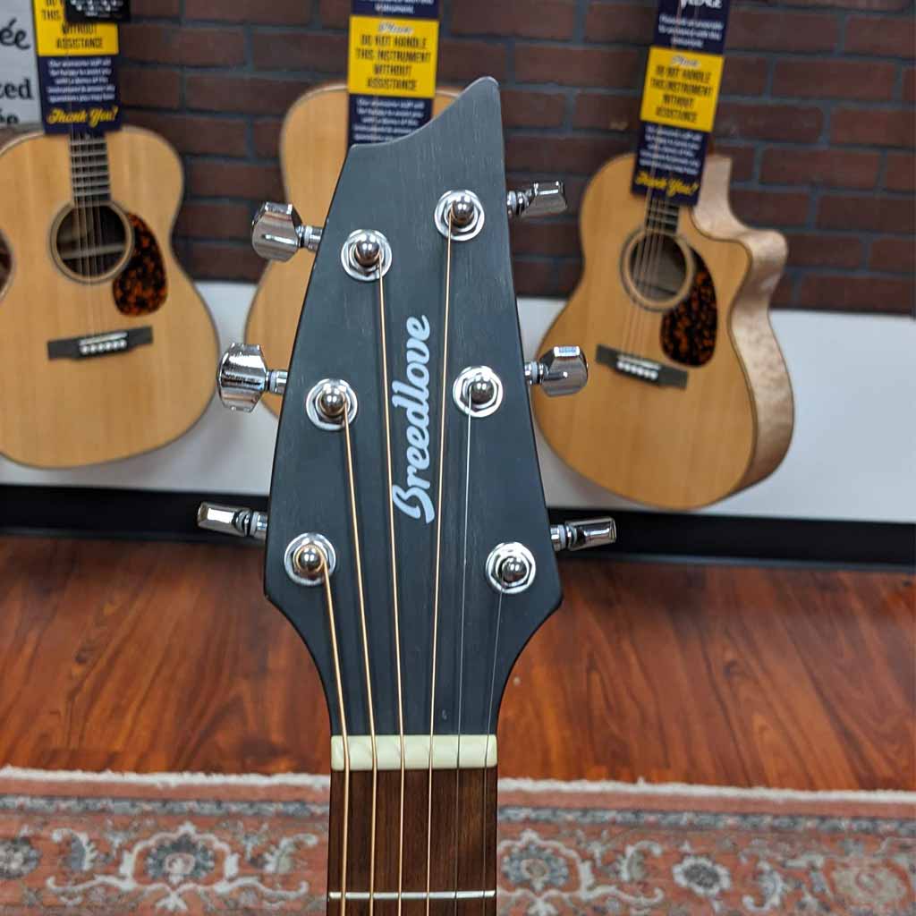 B Stock Breedlove Discovery S Concert Edgeburst CE Red Cedar/Mahogany Acoustic Guitar