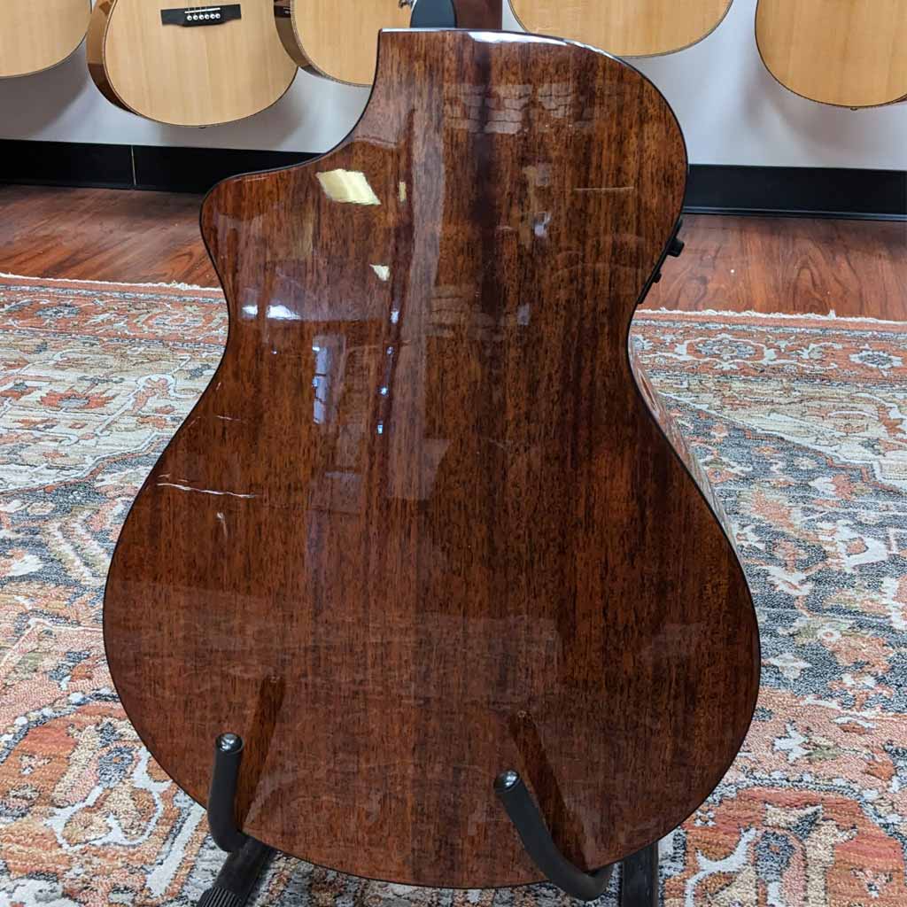 B Stock Breedlove Discovery S Concert Edgeburst CE Red Cedar/Mahogany Acoustic Guitar