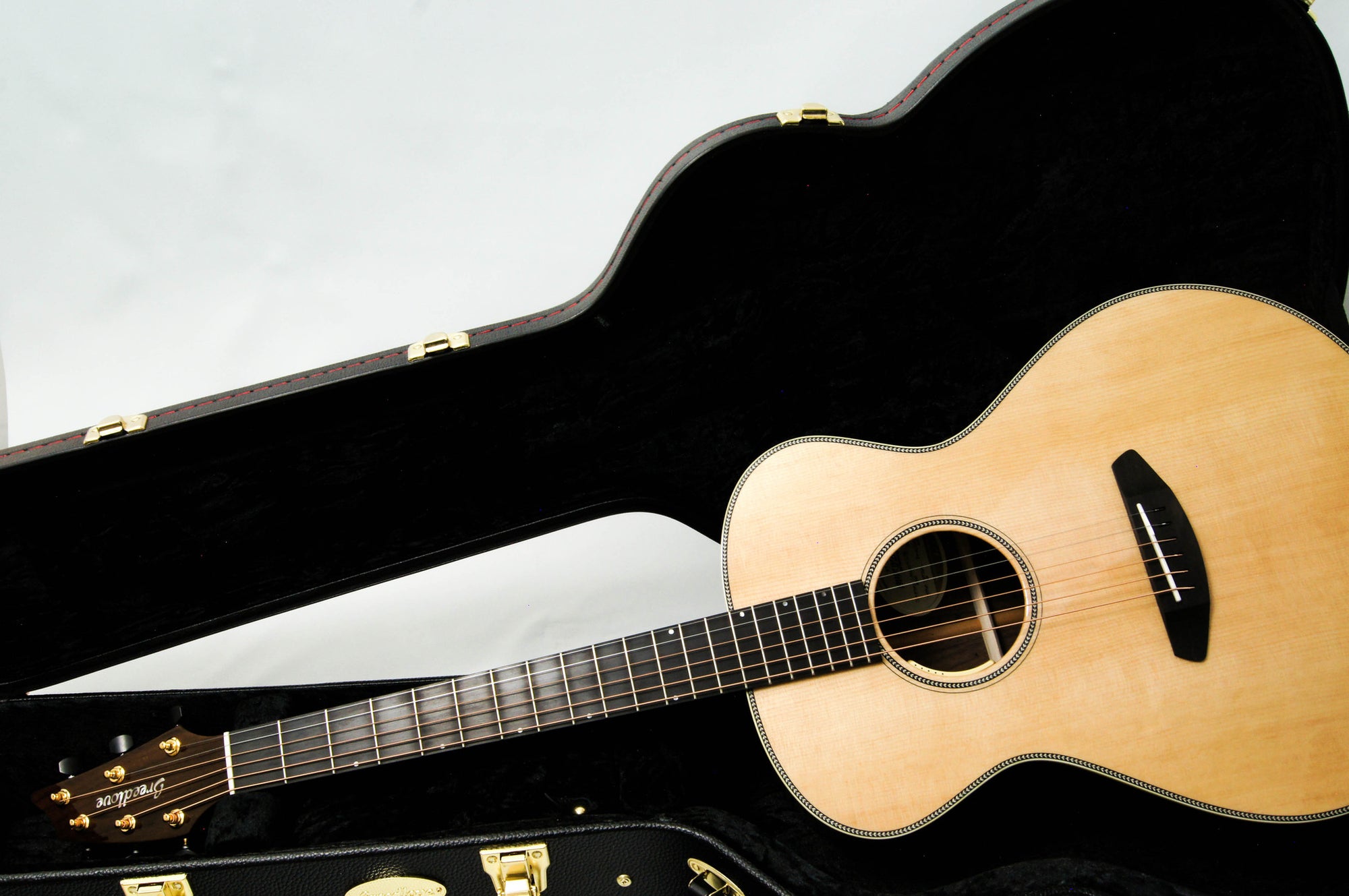 Breedlove Journey Concert Acoustic Electric Guitar