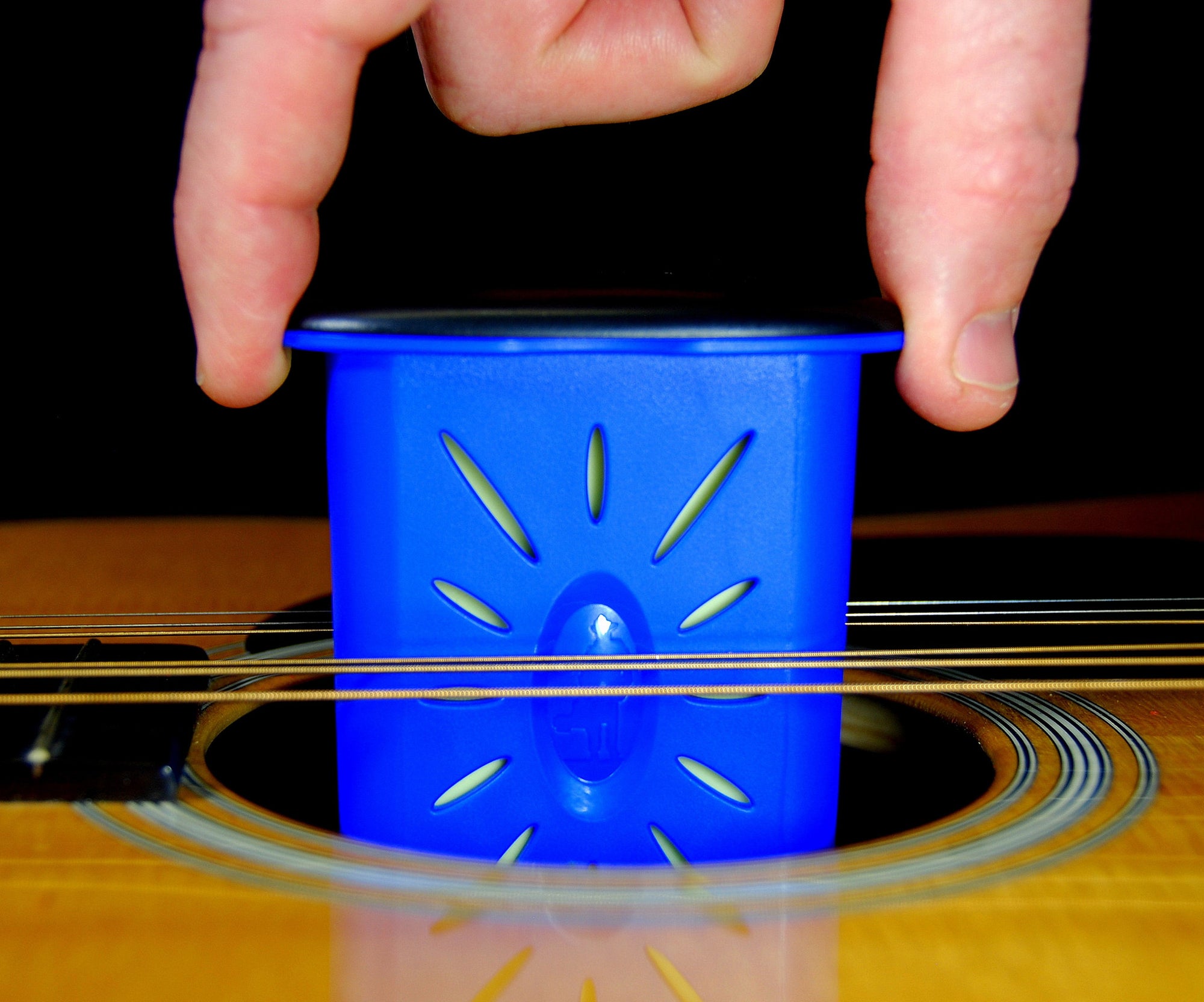 Music Nomad The Humitar - Acoustic Guitar Soundhole Humidifier MN300