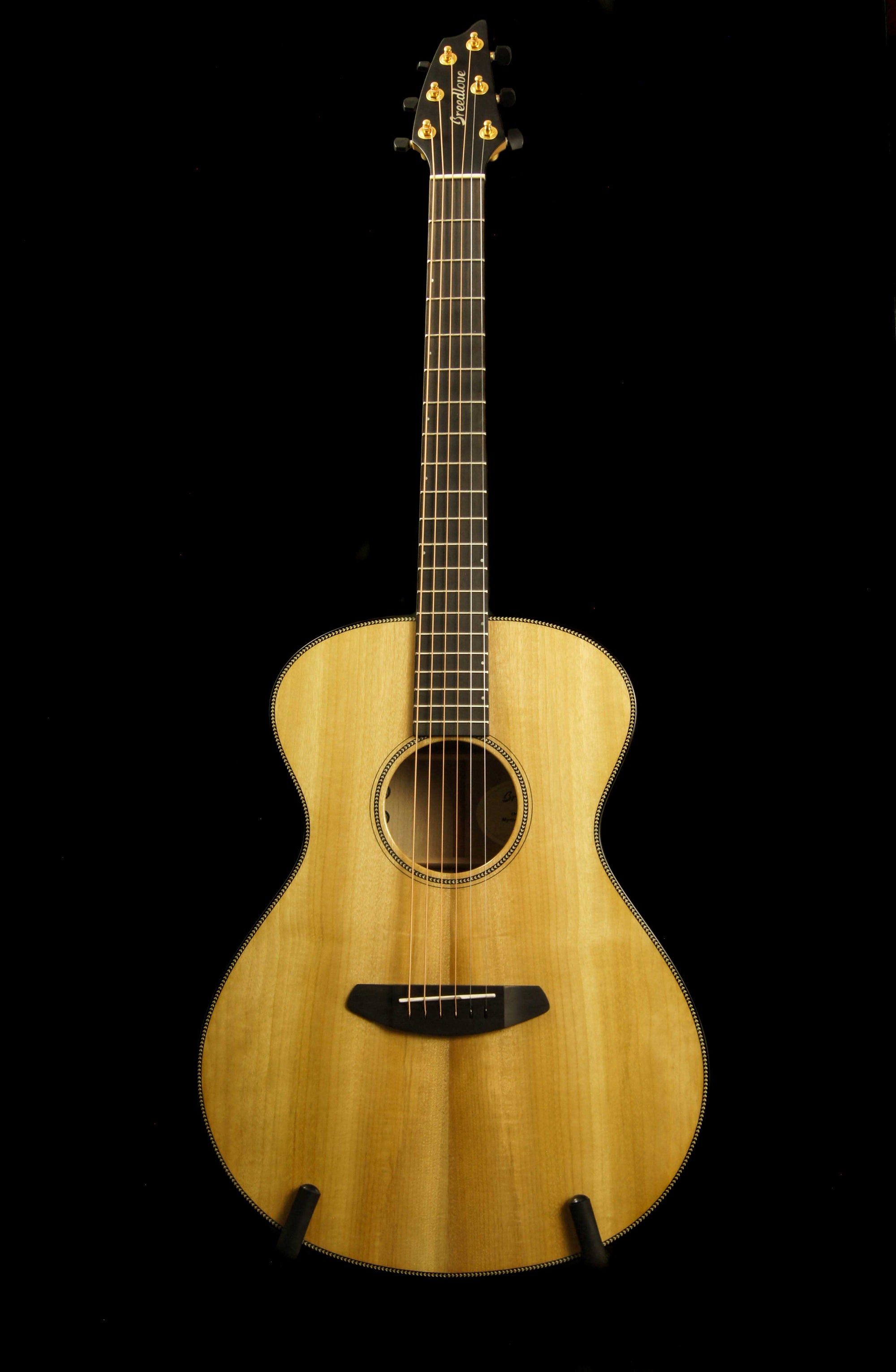 Breedlove Oregon Concert All Myrtlewood Acoustic Guitar with Electronics