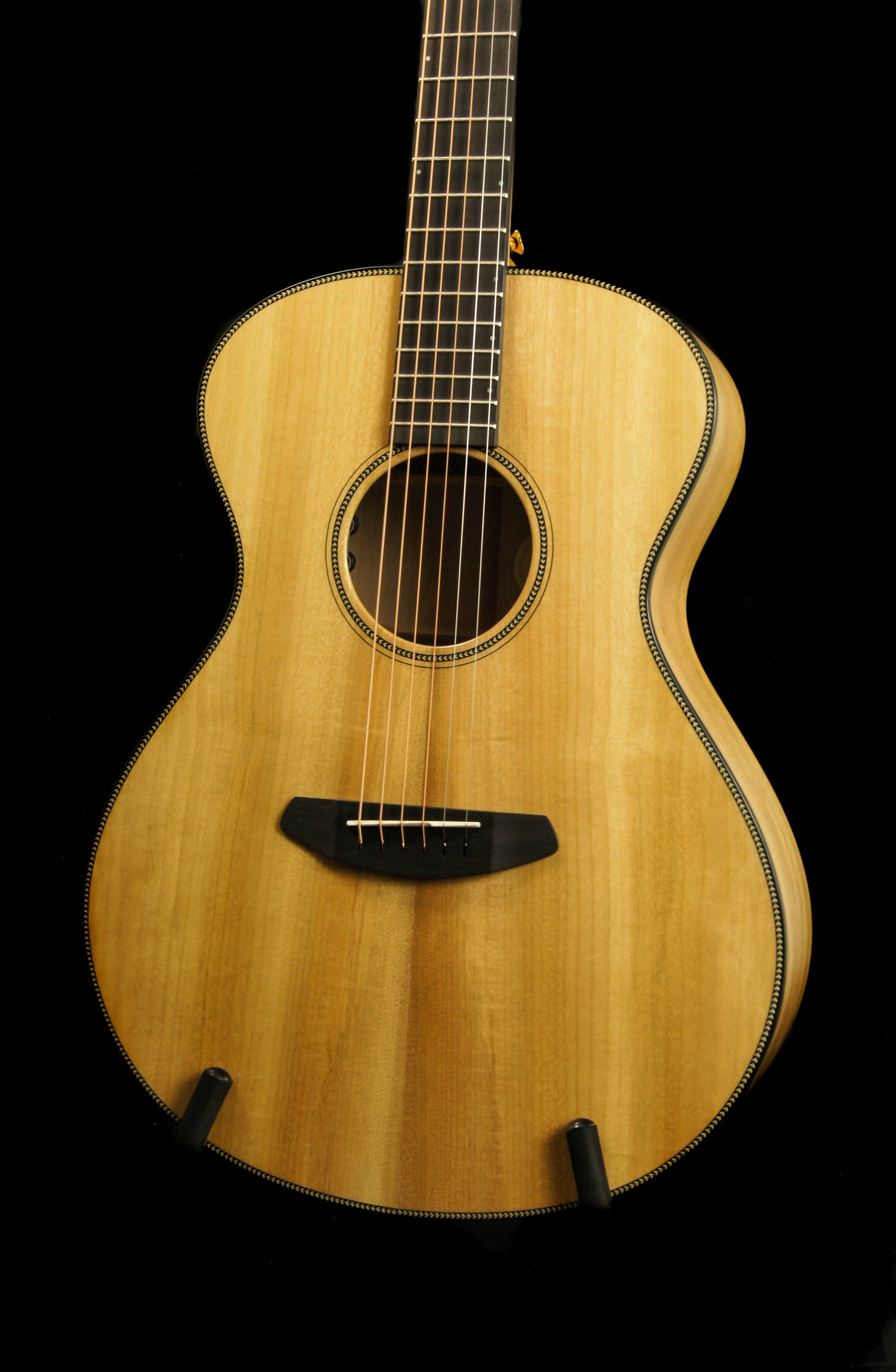 Breedlove Oregon Concert All Myrtlewood Acoustic Guitar with Electronics