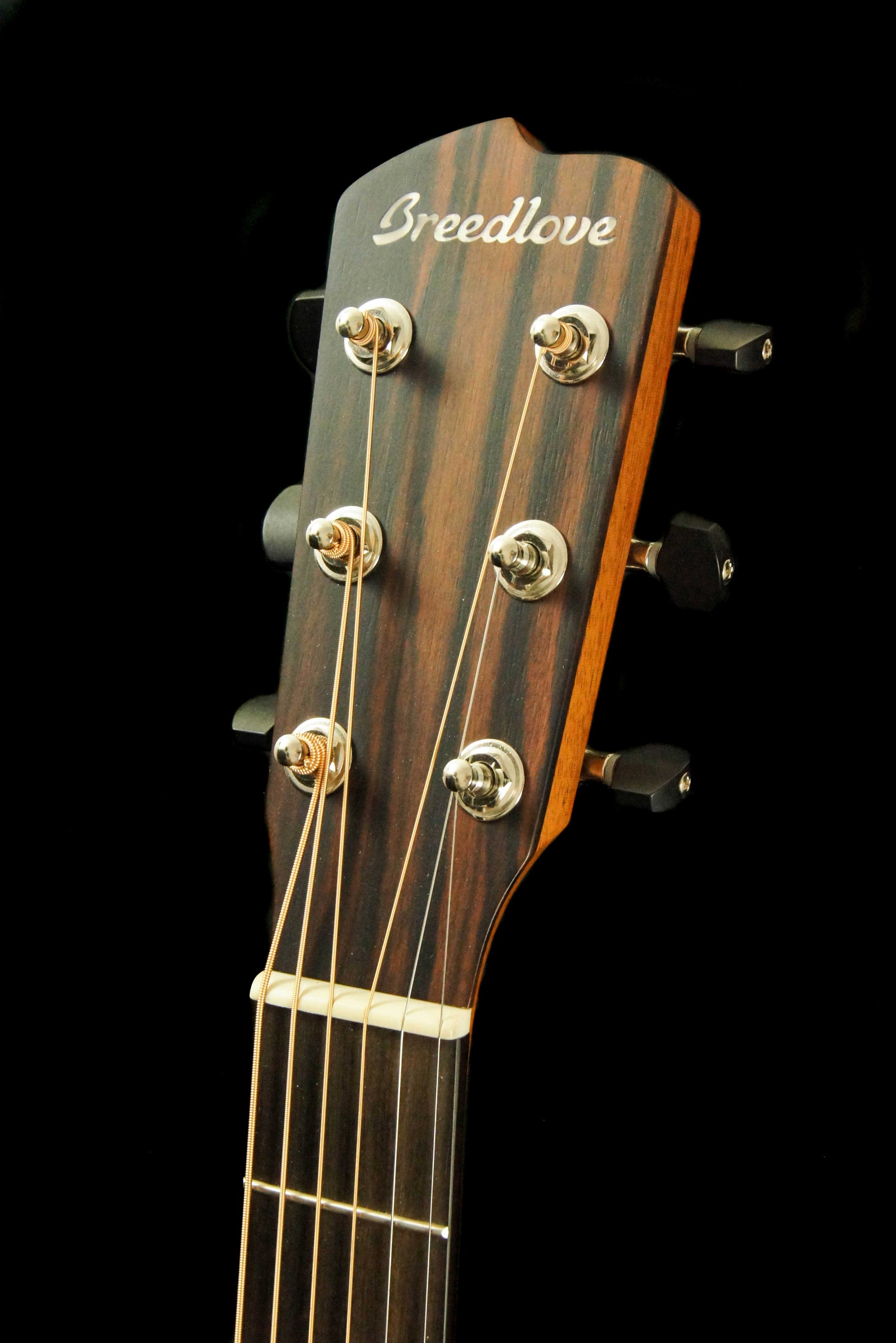 Breedlove USA Concerto Sun Light Sitka Spruce/Mahogany Acoustic Electric Guitar - Includes Case