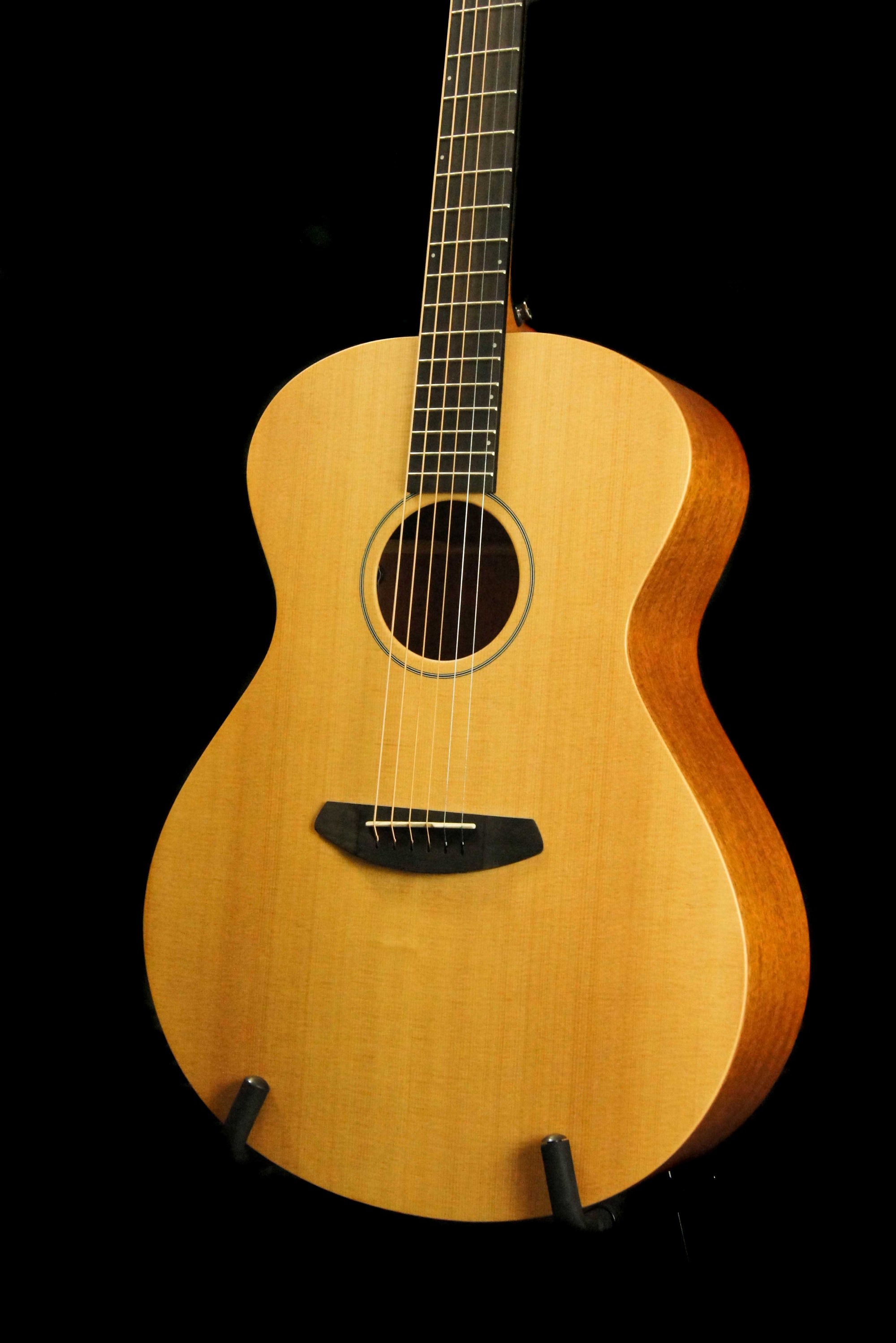 Breedlove USA Concerto Sun Light Sitka Spruce/Mahogany Acoustic Electric Guitar - Includes Case